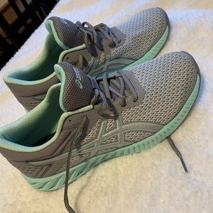 NWOT ASICS FuzeX Lyte